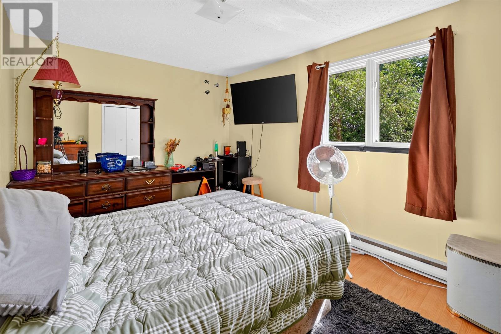 211 Canada Drive, photo 24 of 41