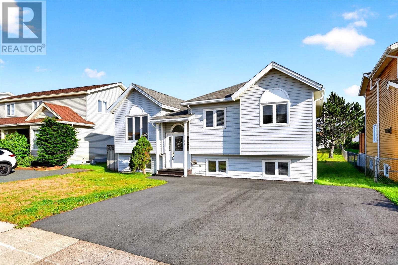81 Paddy Dobbin Drive, photo 2 of 39