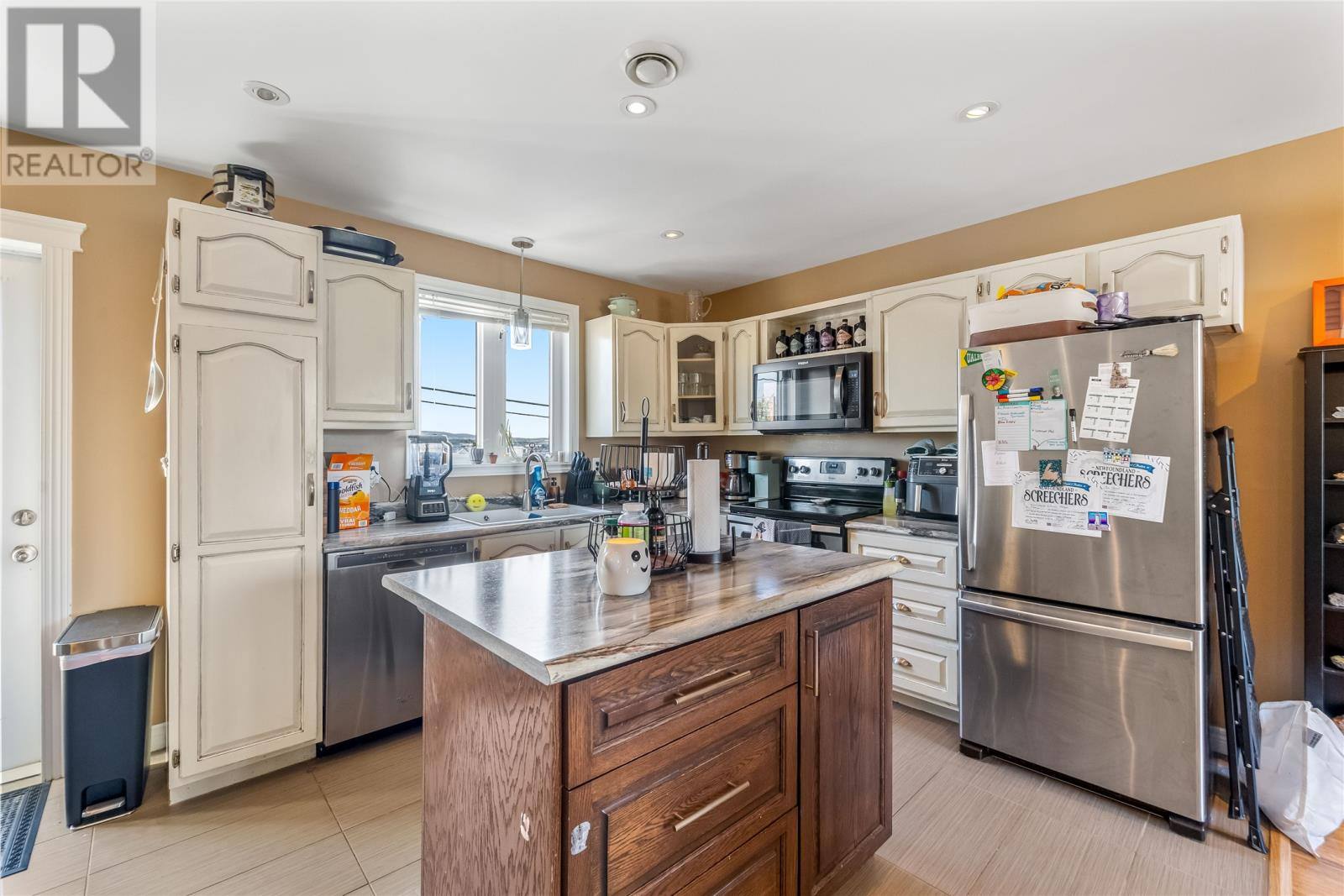 100 Canterbury Drive, photo 11 of 35