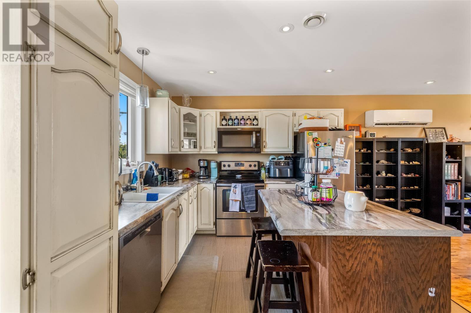 100 Canterbury Drive, photo 17 of 35