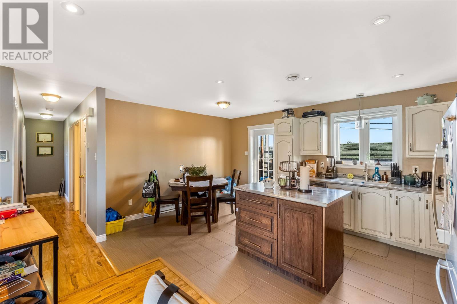 100 Canterbury Drive, photo 20 of 35