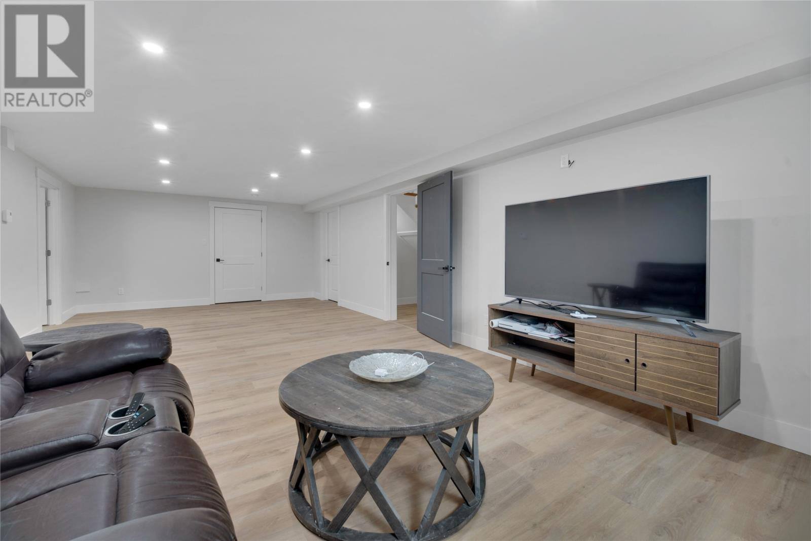 54 Pepperwood Drive, photo 33 of 45