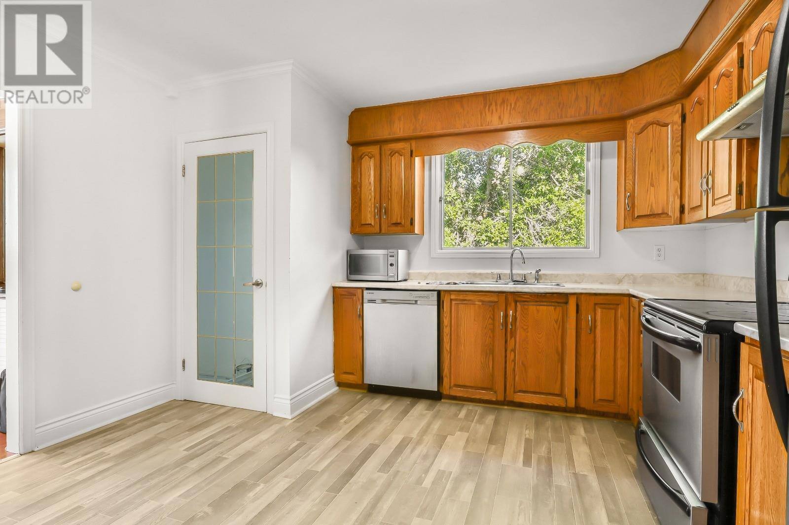 51 Fox Avenue, photo 12 of 27