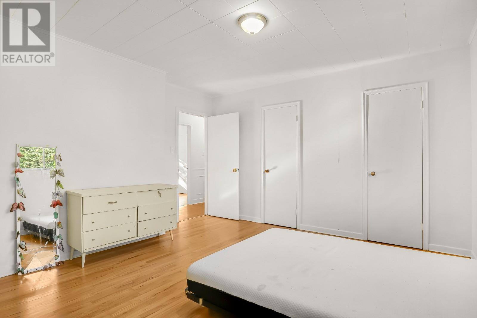 51 Fox Avenue, photo 13 of 27