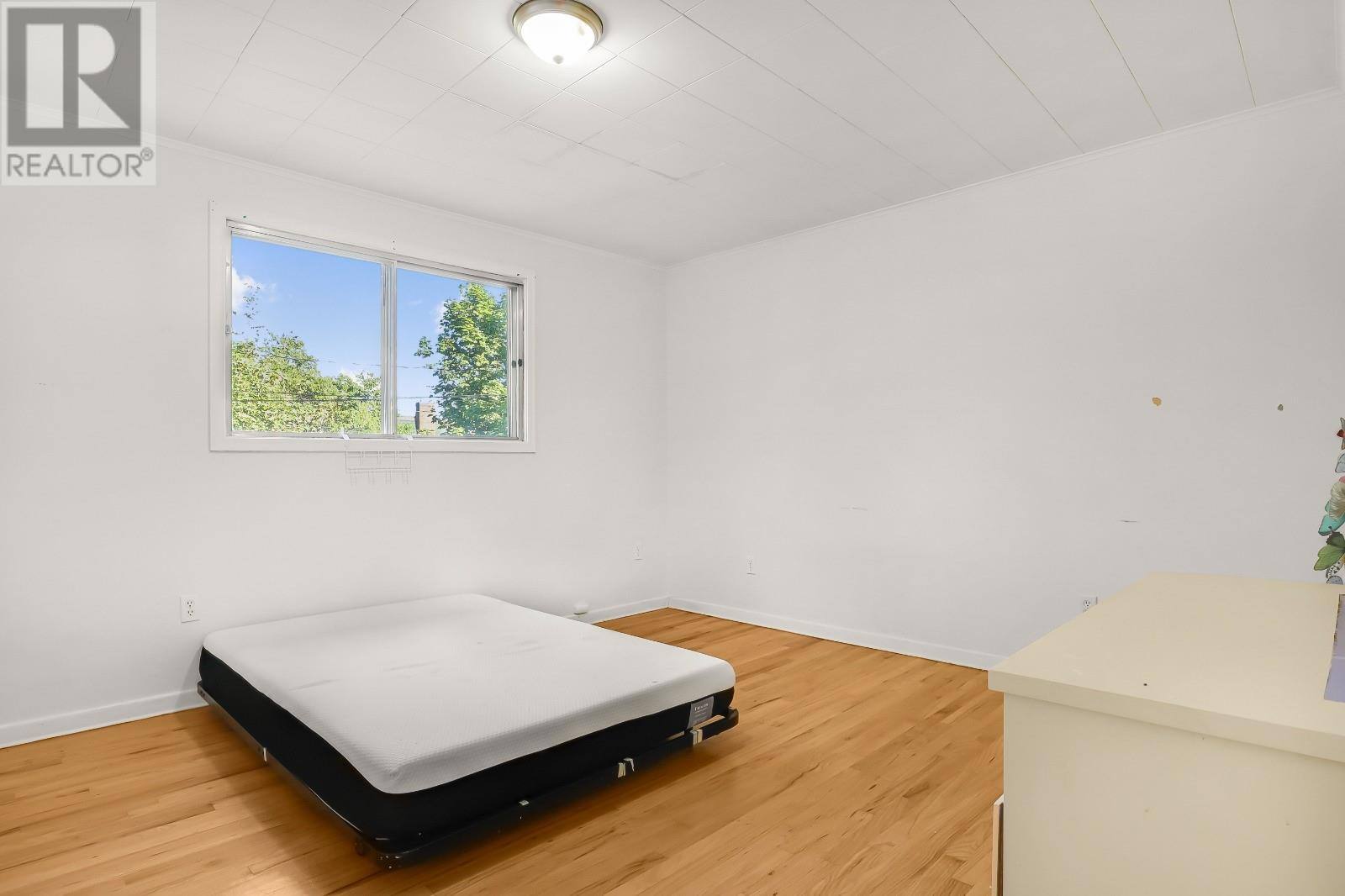 51 Fox Avenue, photo 14 of 27