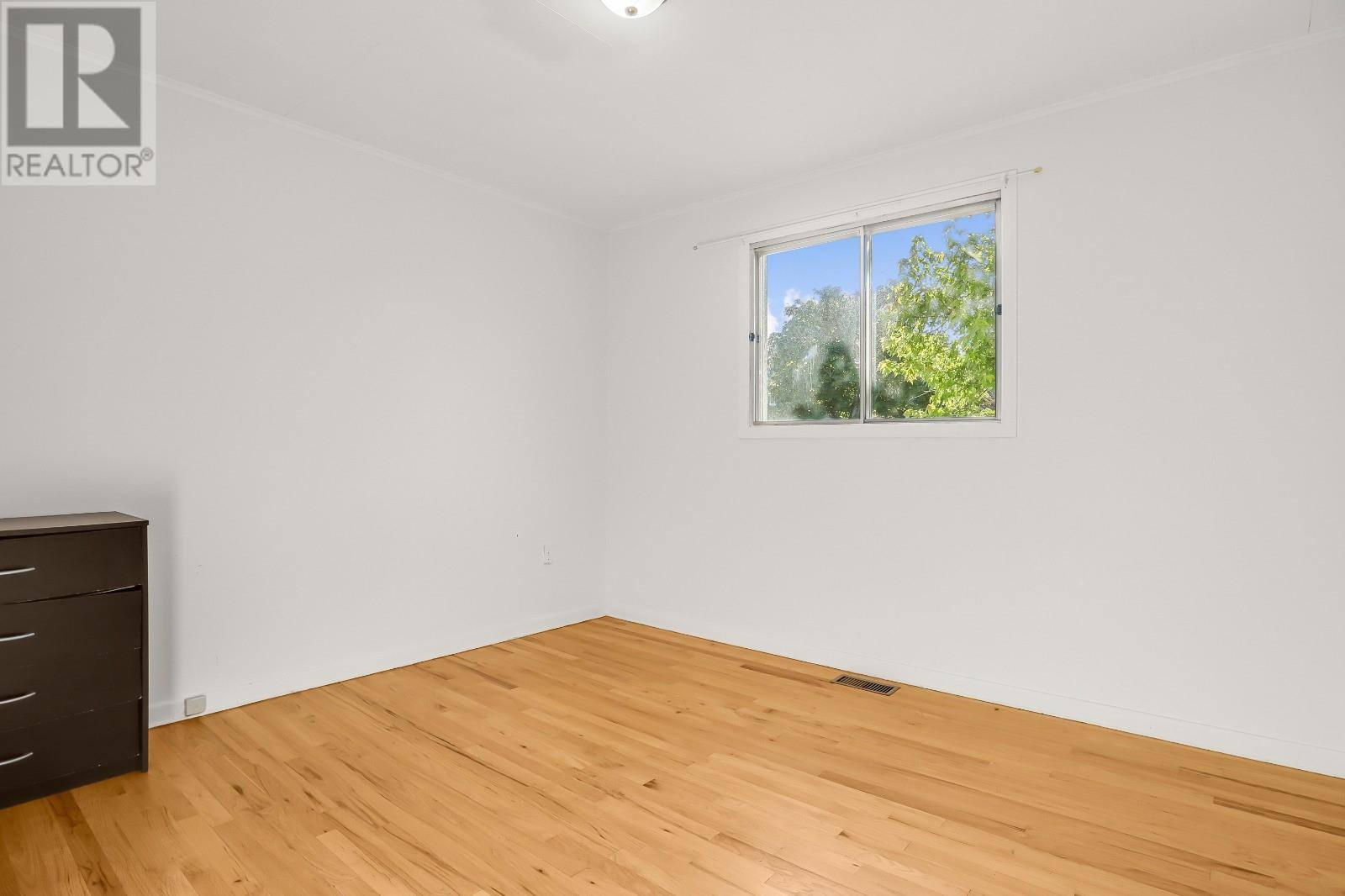 51 Fox Avenue, photo 16 of 27