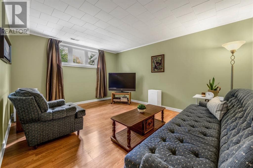 51 Fox Avenue, photo 19 of 27