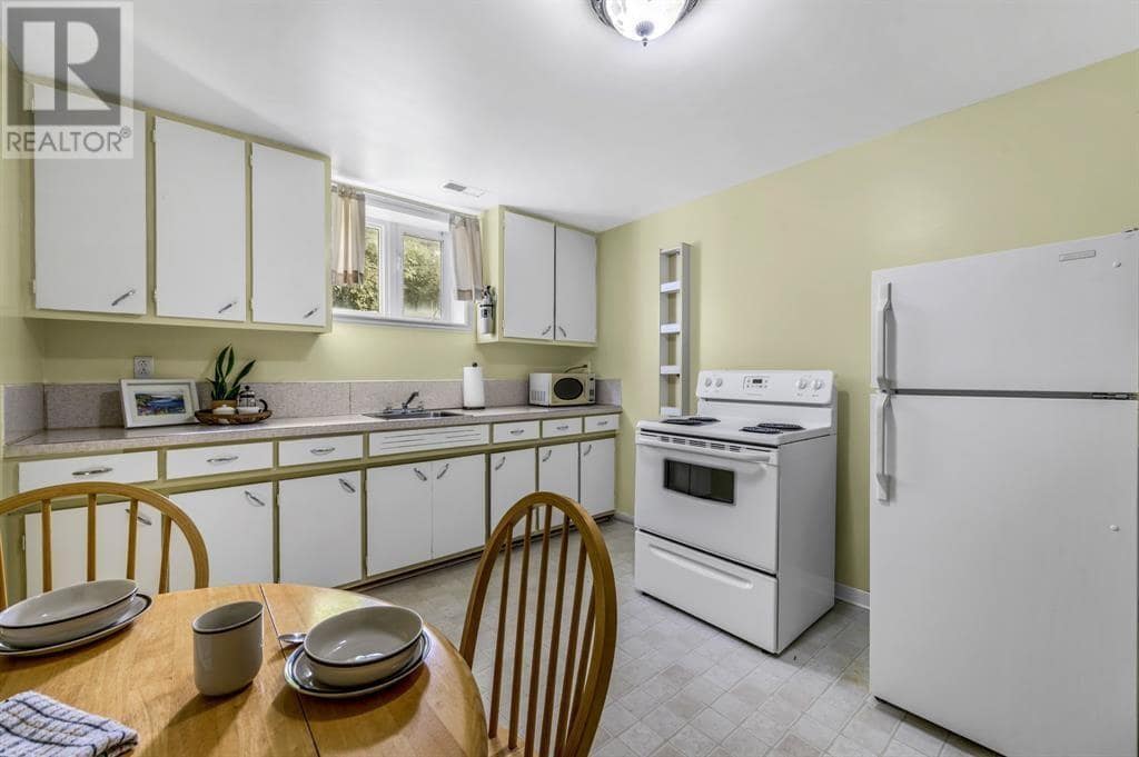 51 Fox Avenue, photo 21 of 27