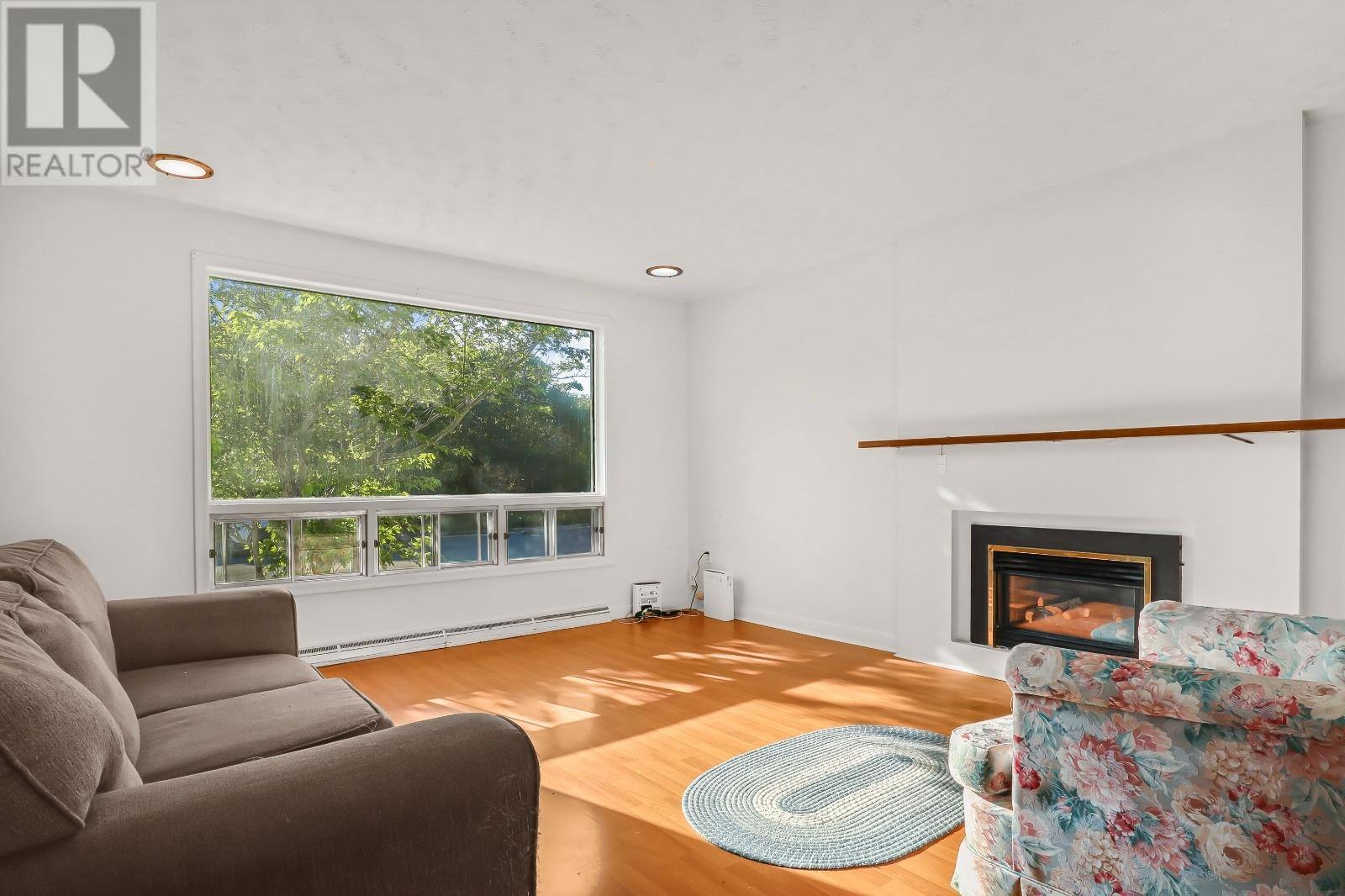 51 Fox Avenue, photo 6 of 27