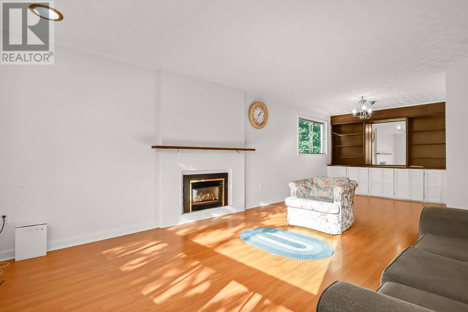 51 Fox Avenue, photo 7 of 27