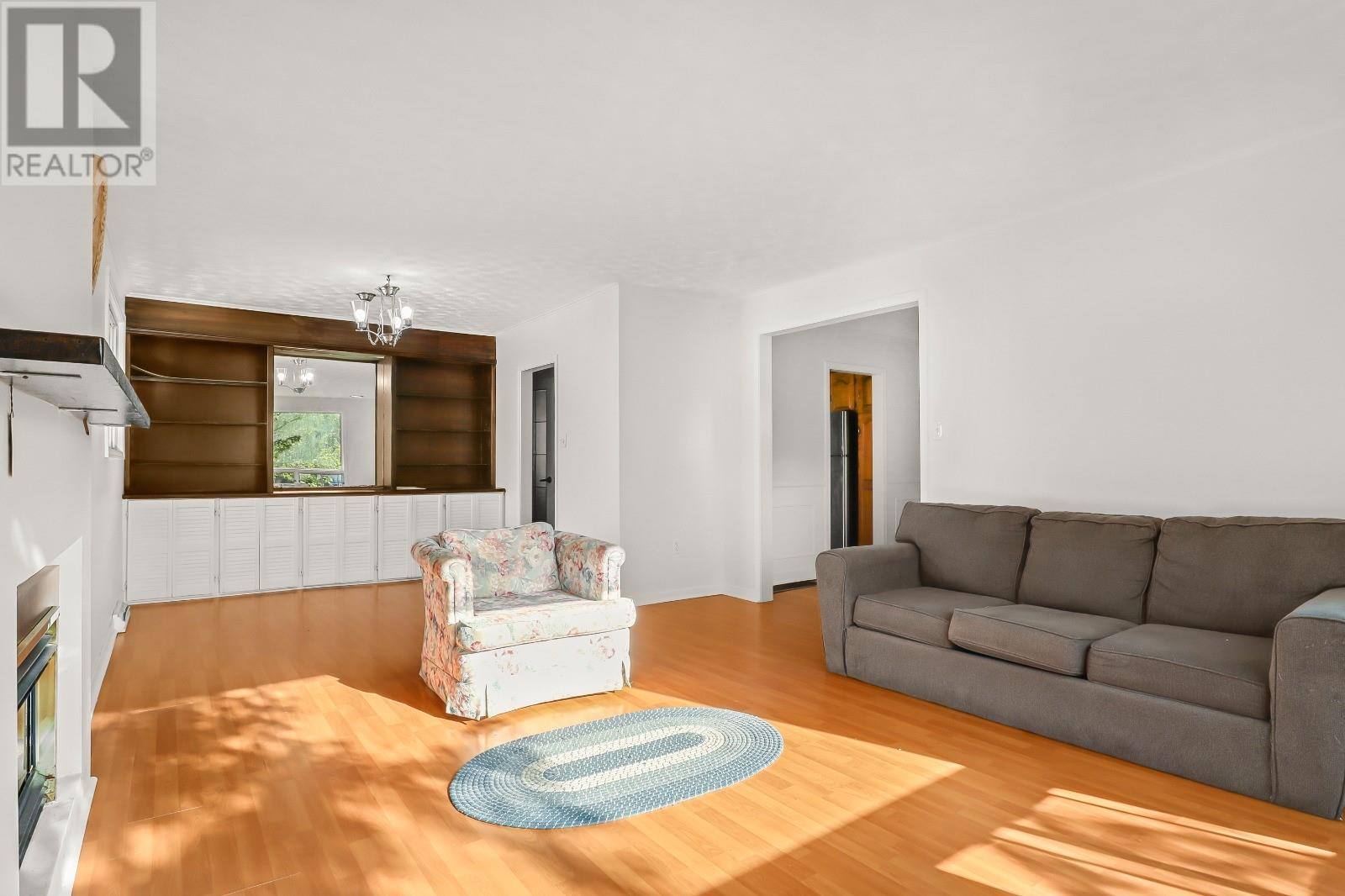 51 Fox Avenue, photo 9 of 27