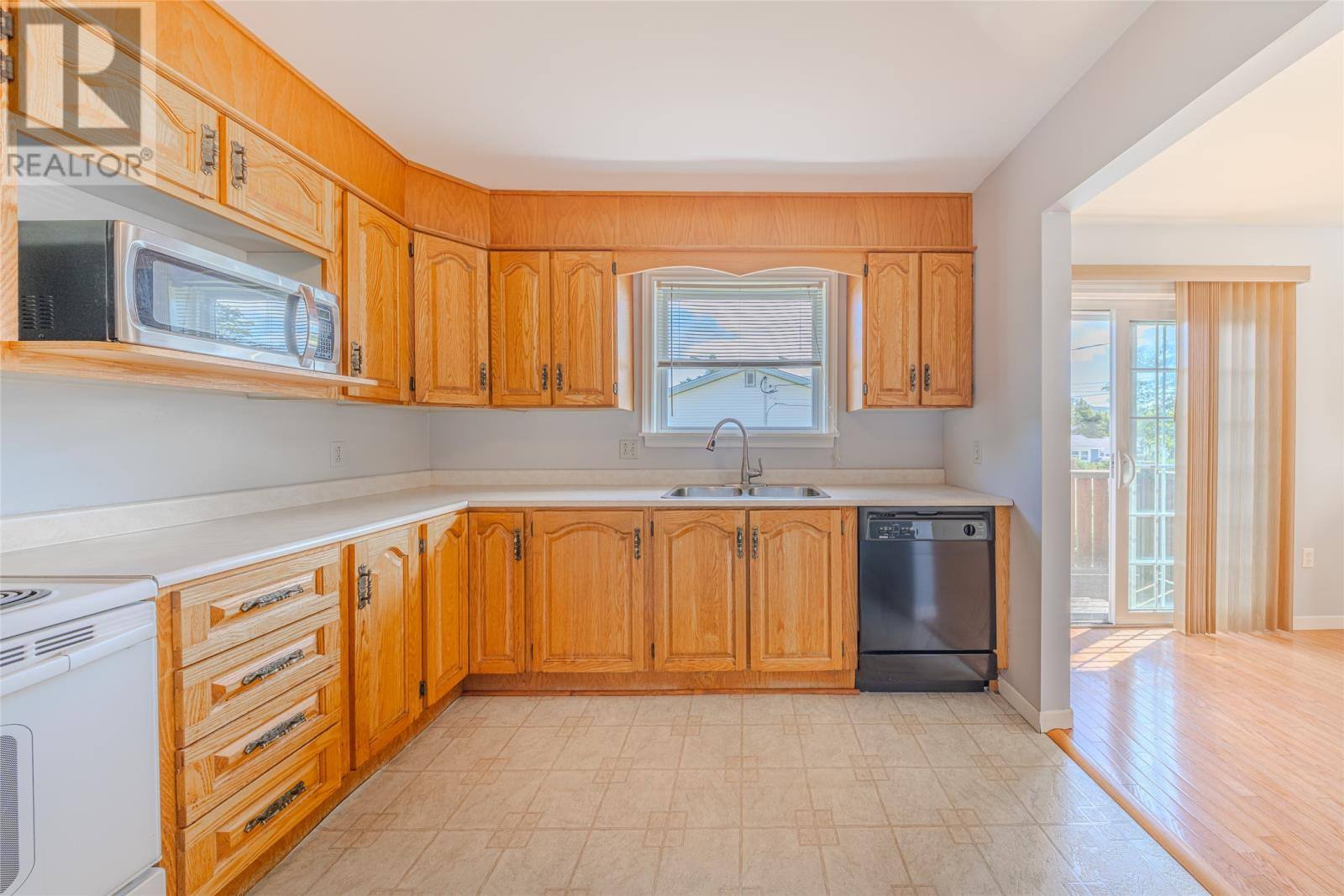 14 Beaverbrook Drive, photo 14 of 37