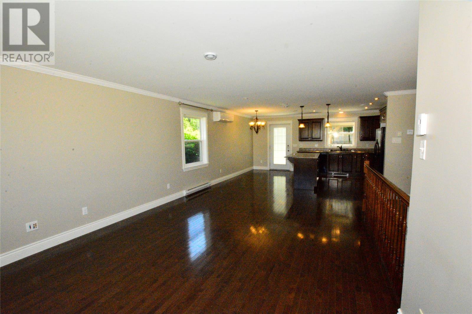 11 Logan Street, photo 9 of 39