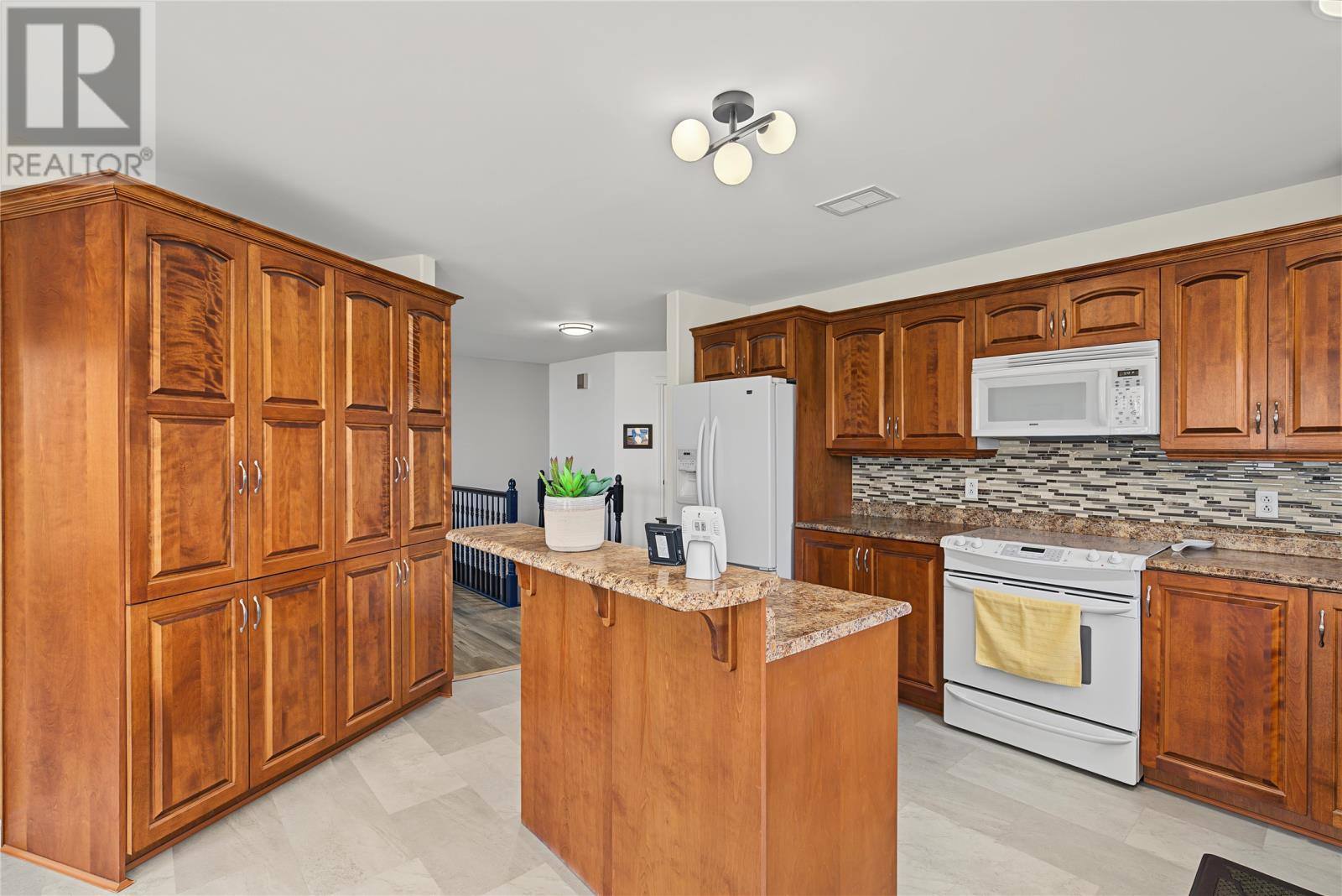 147 Monument Road, photo 15 of 50