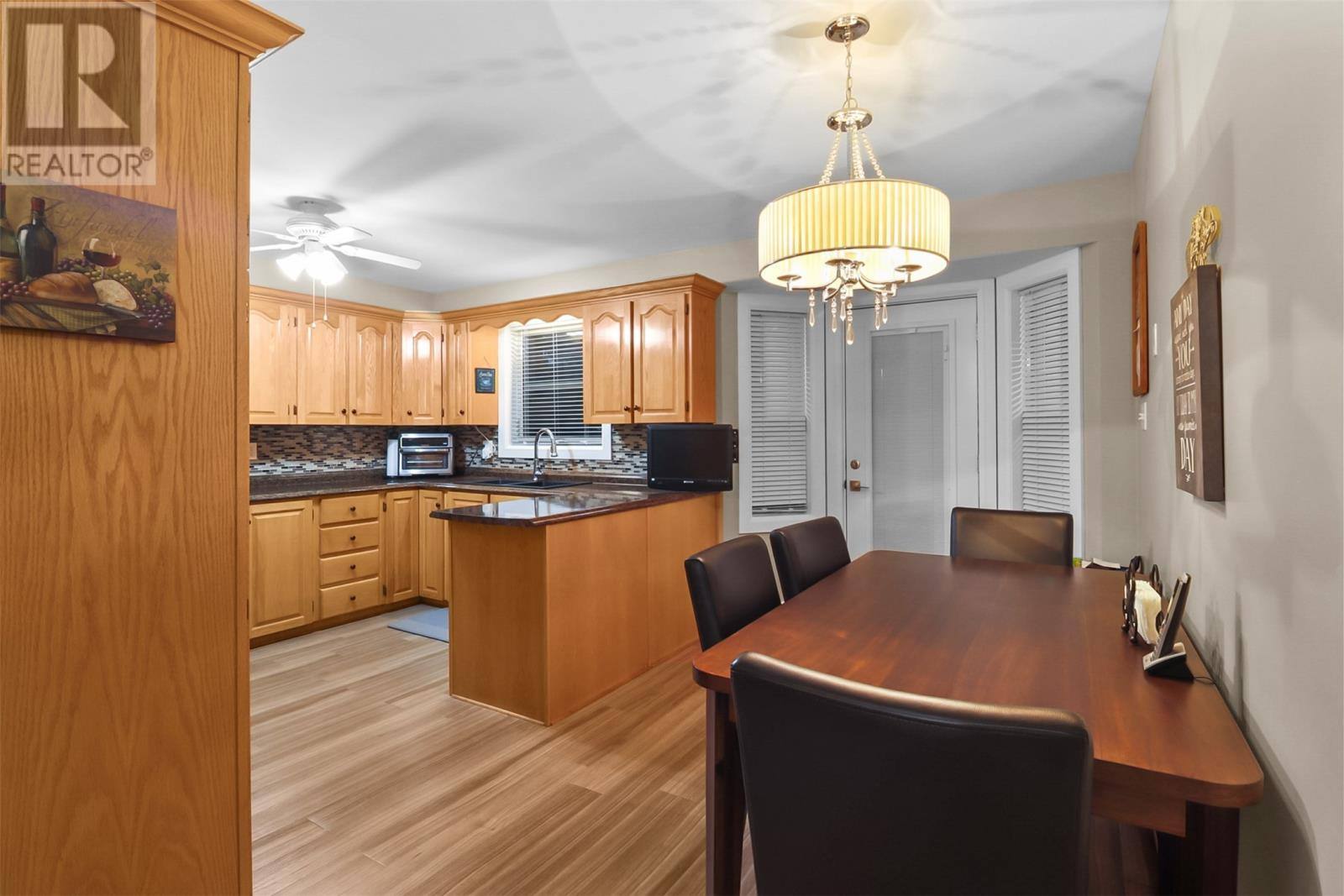 49 Sapphire Crescent, photo 9 of 26