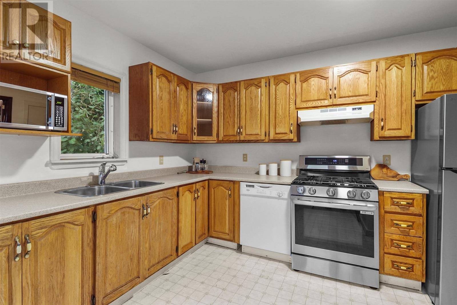 39 Morris Avenue, photo 17 of 28