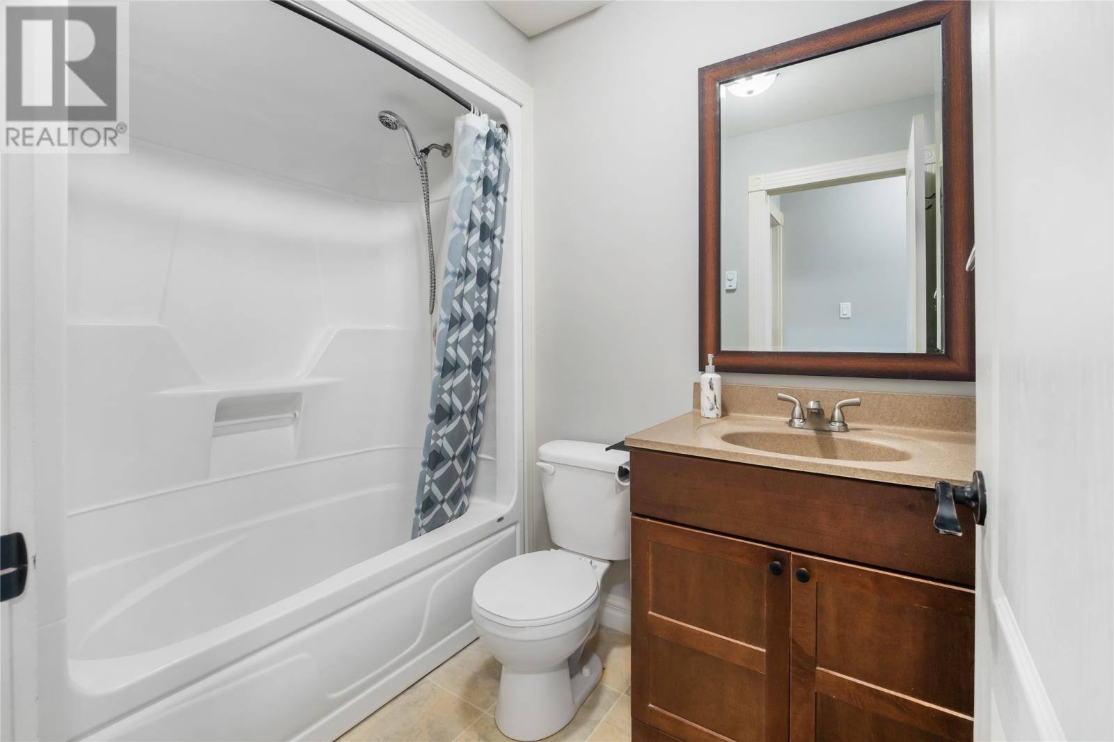 15 Hartland Avenue, photo 13 of 30