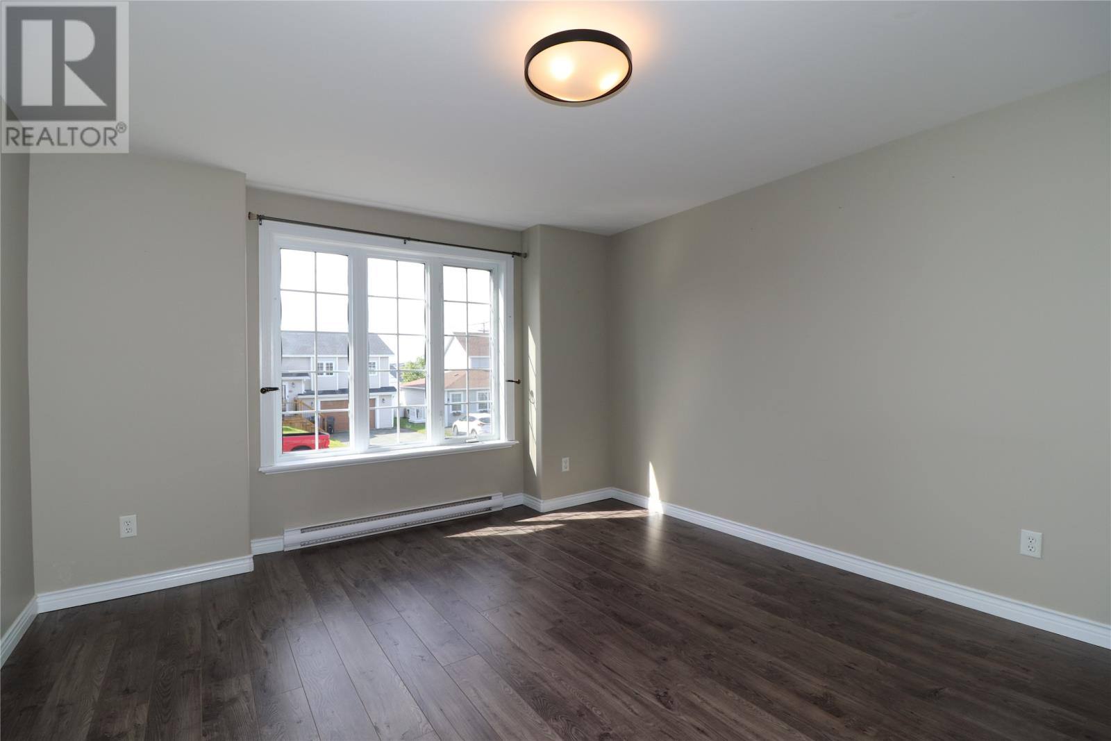 21 Palmerston Drive, photo 3 of 27
