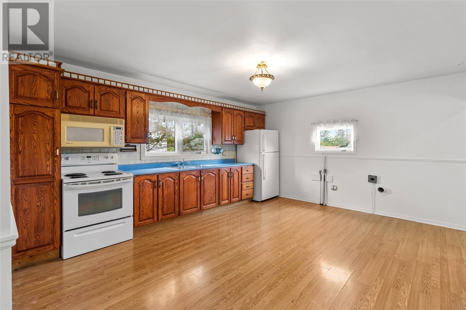 464 Empire Avenue, photo 9 of 22