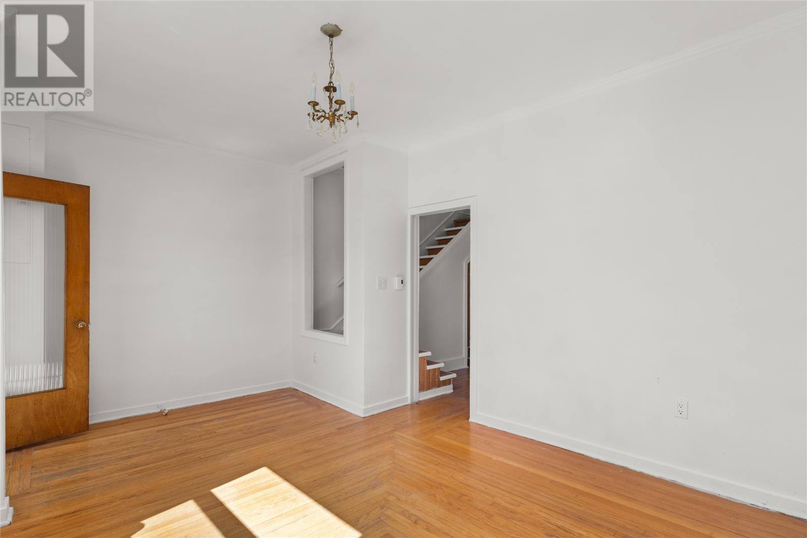 6 Franklyn Avenue, photo 3 of 21