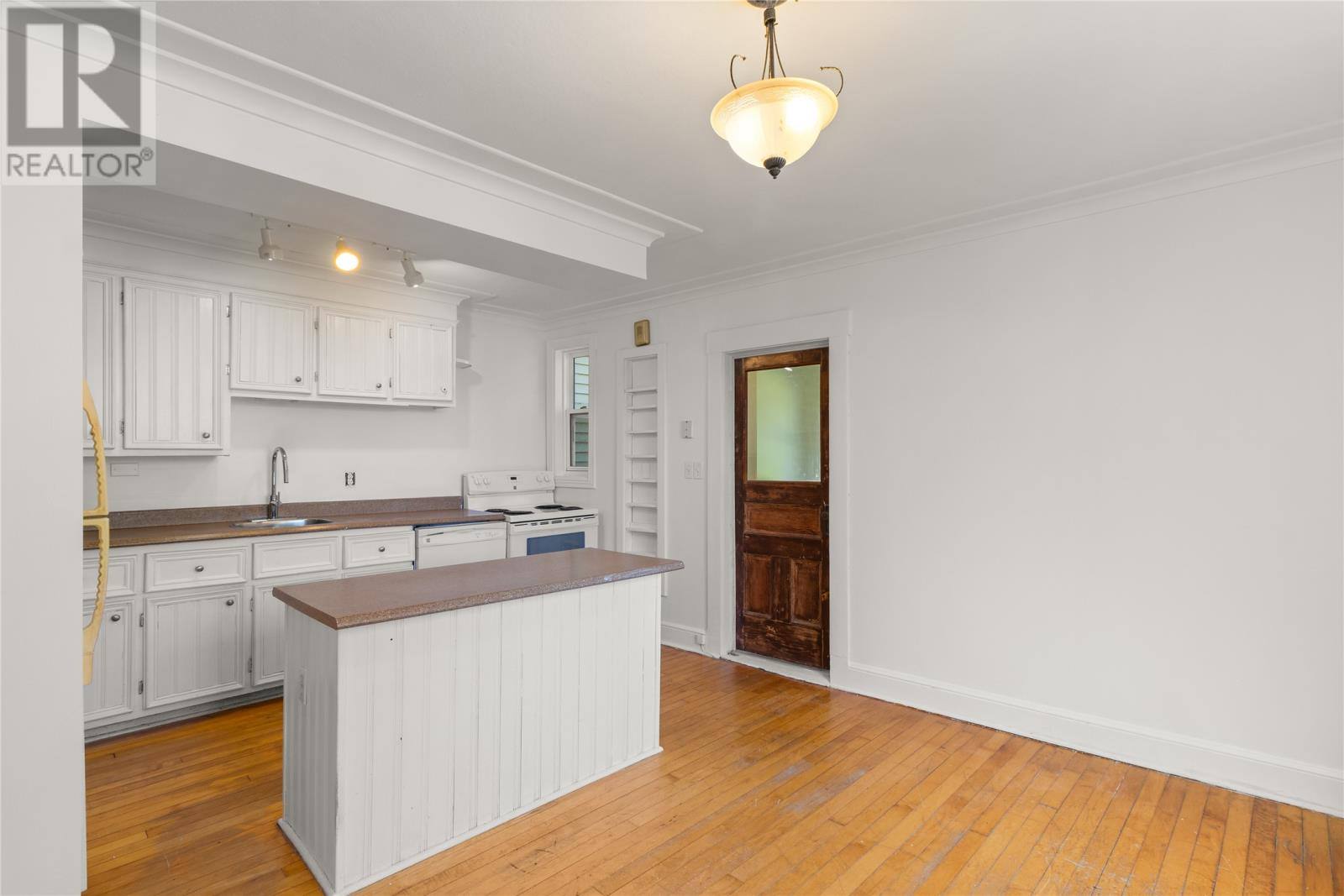 6 Franklyn Avenue, photo 9 of 21