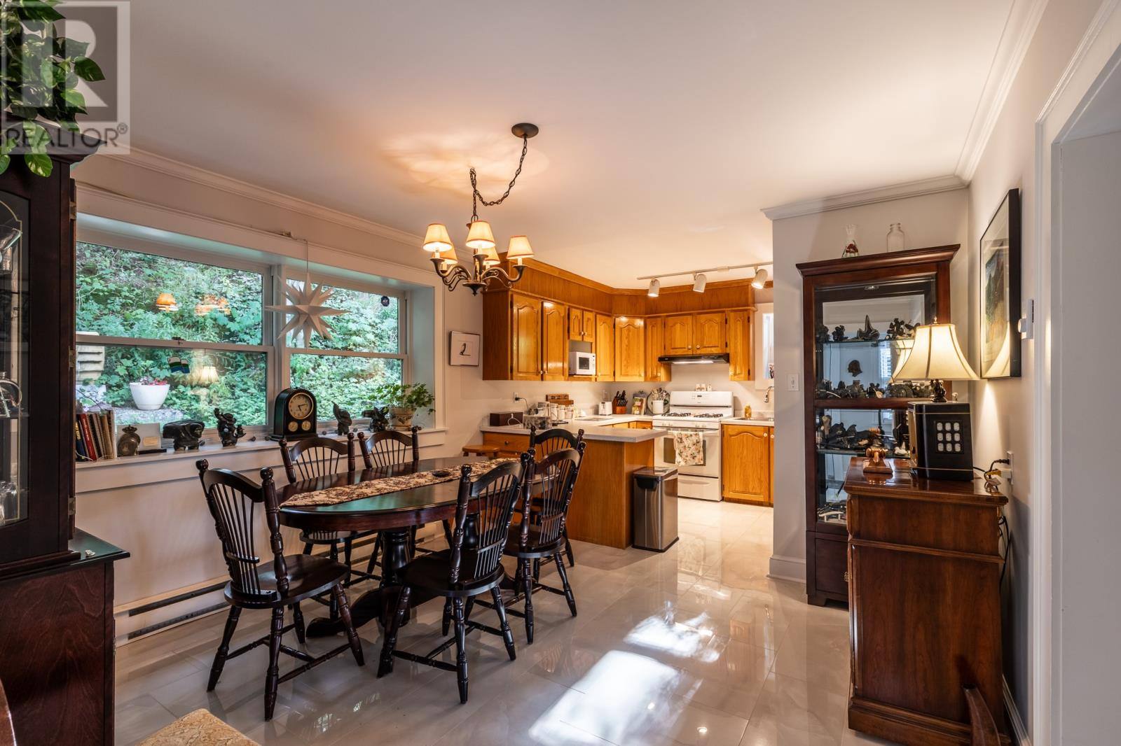 184 Forest Road, photo 8 of 27
