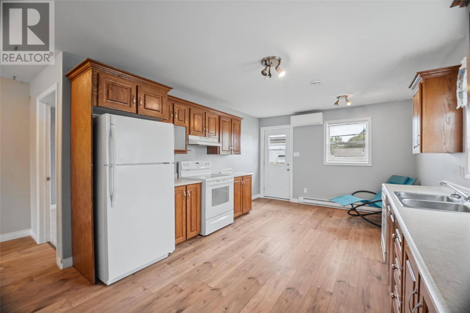 214 Farrell Drive, photo 4 of 17