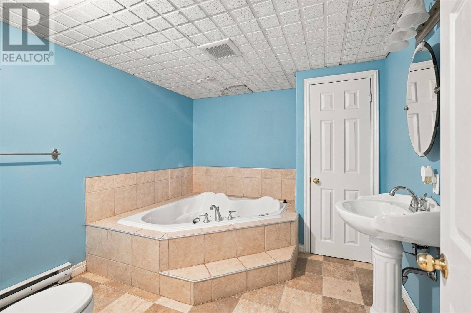 38 Wiseman's Lane, photo 4 of 28