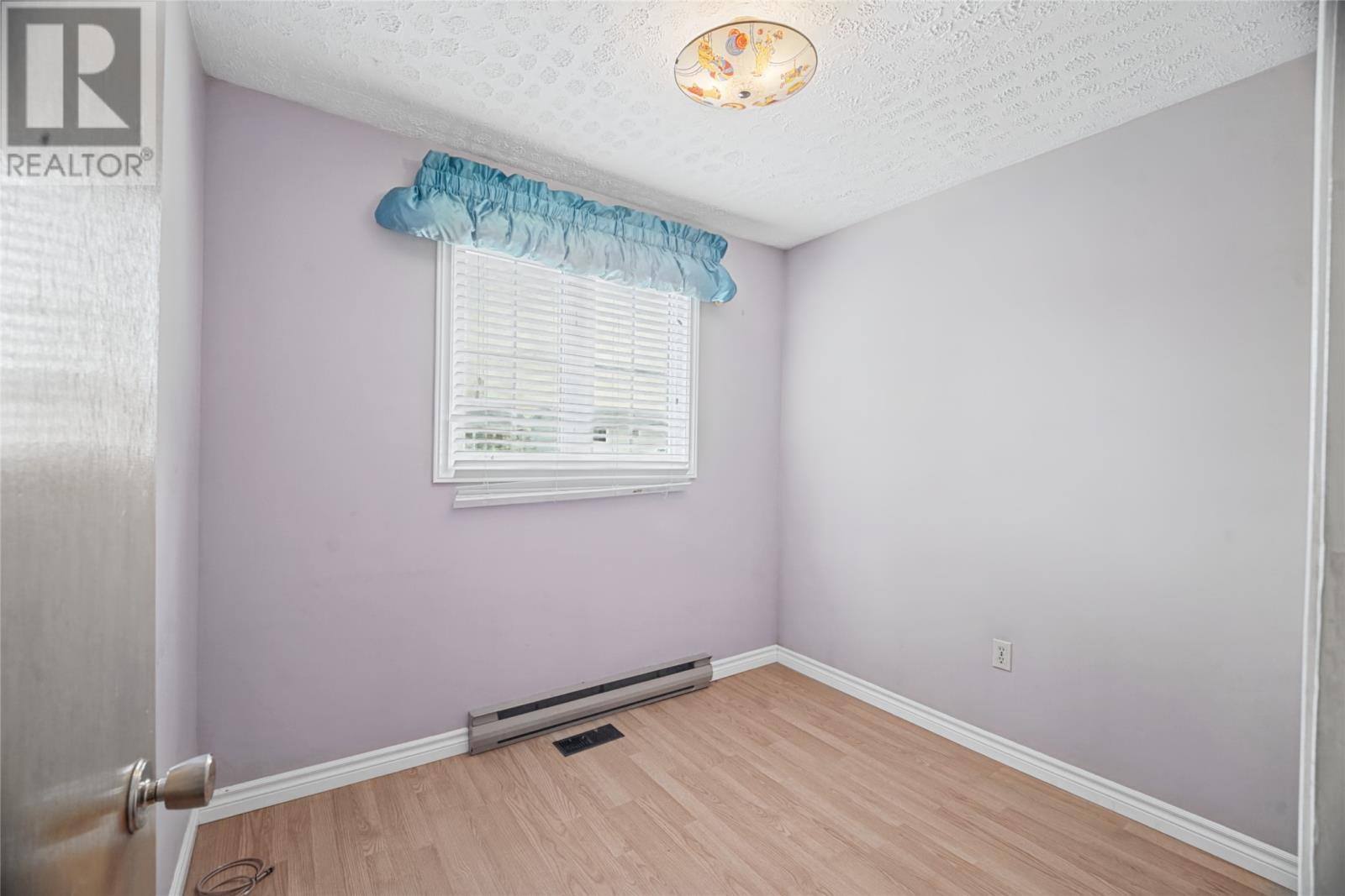 36 Elizabeth Drive, photo 10 of 25