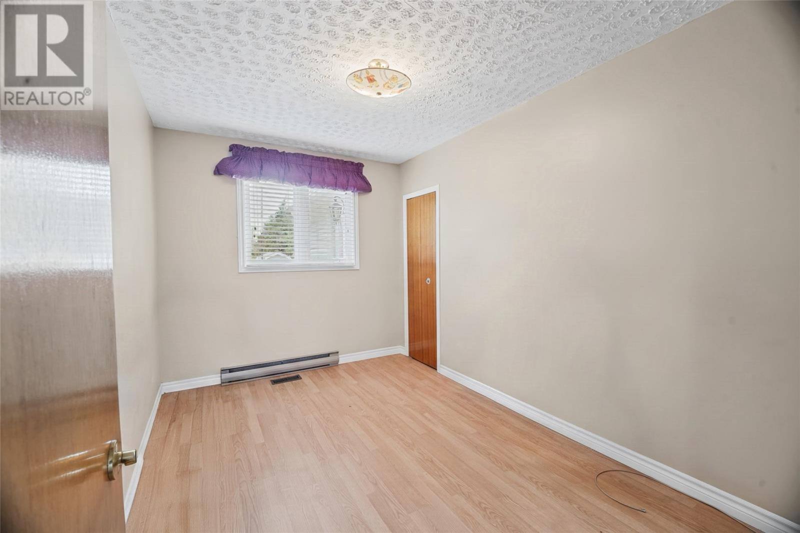 36 Elizabeth Drive, photo 11 of 25