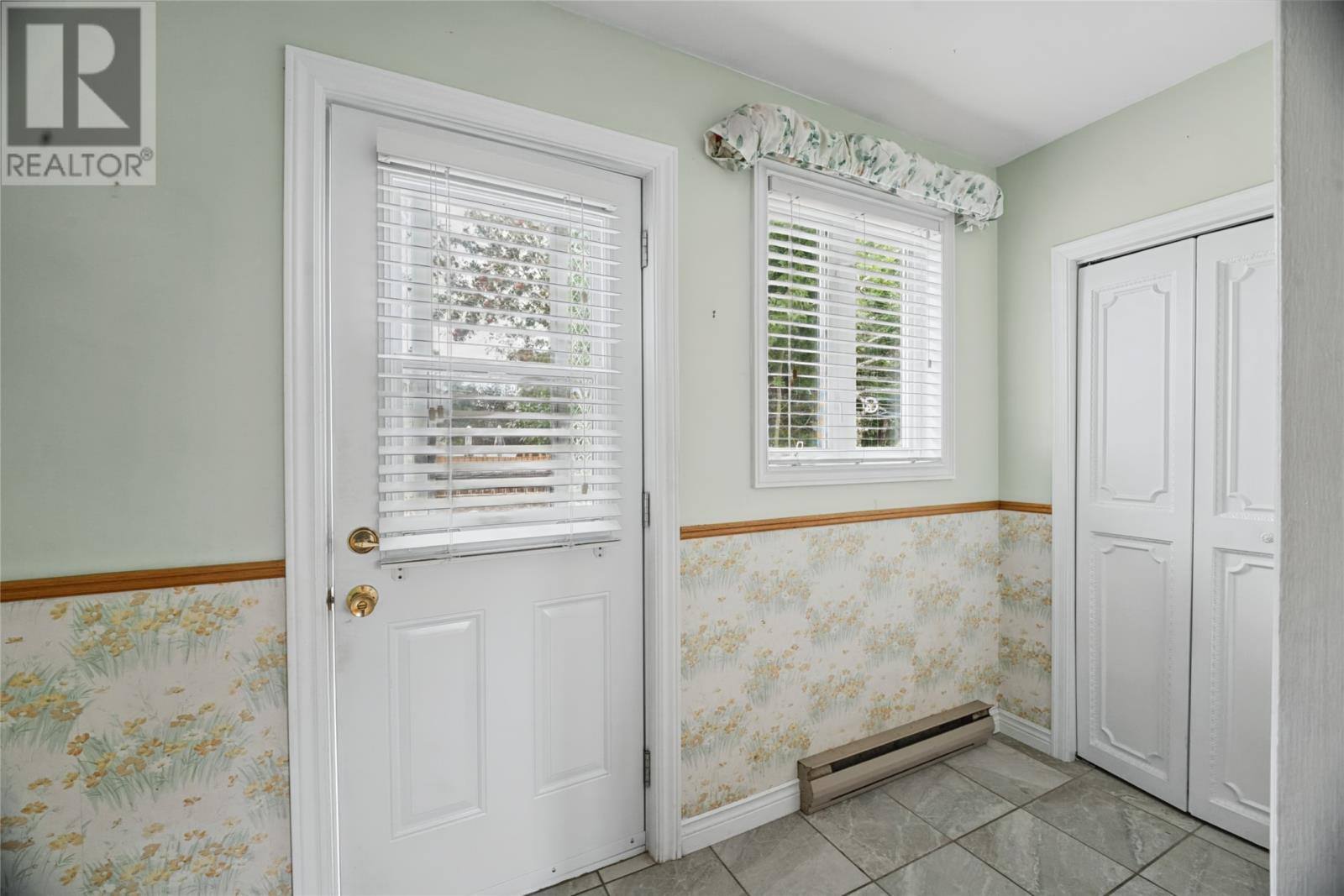 36 Elizabeth Drive, photo 12 of 25
