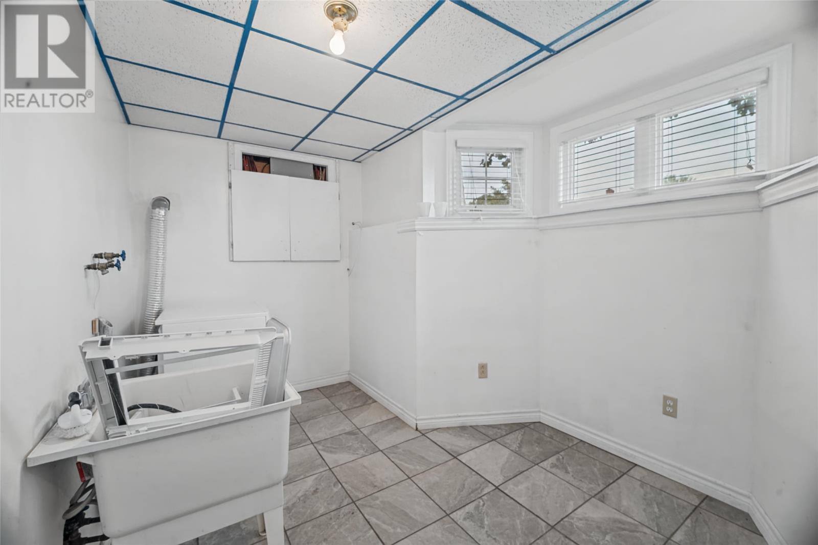 36 Elizabeth Drive, photo 17 of 25