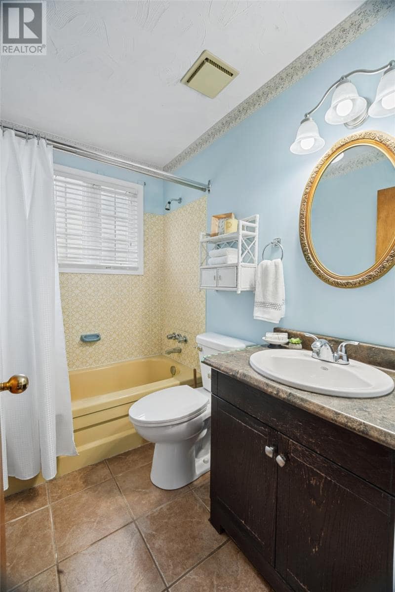 36 Elizabeth Drive, photo 9 of 25