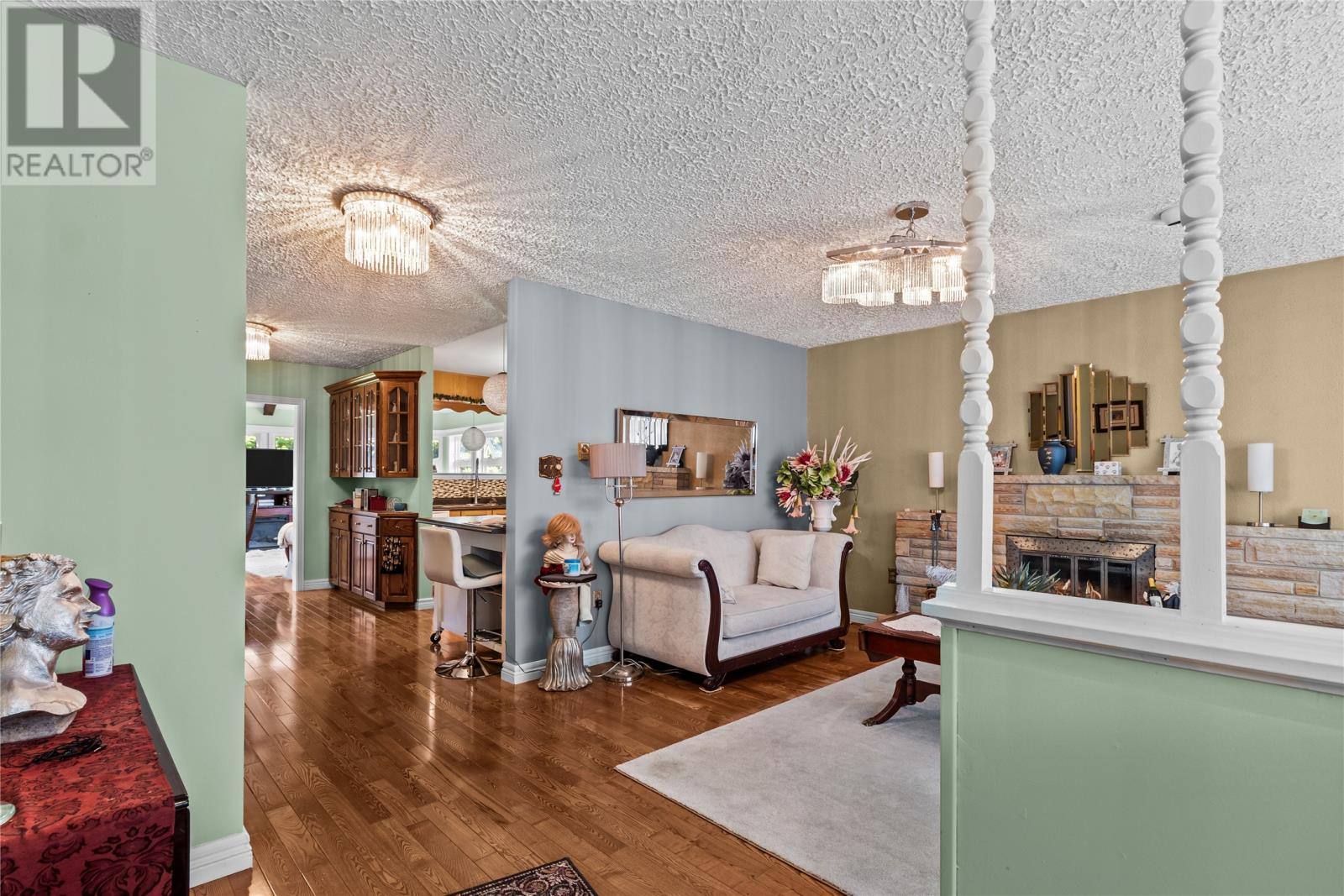 346 Canada Drive, photo 5 of 38