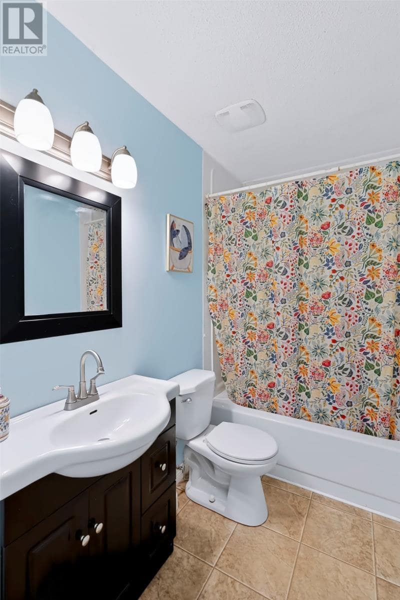 15 Farrell Drive, photo 14 of 24