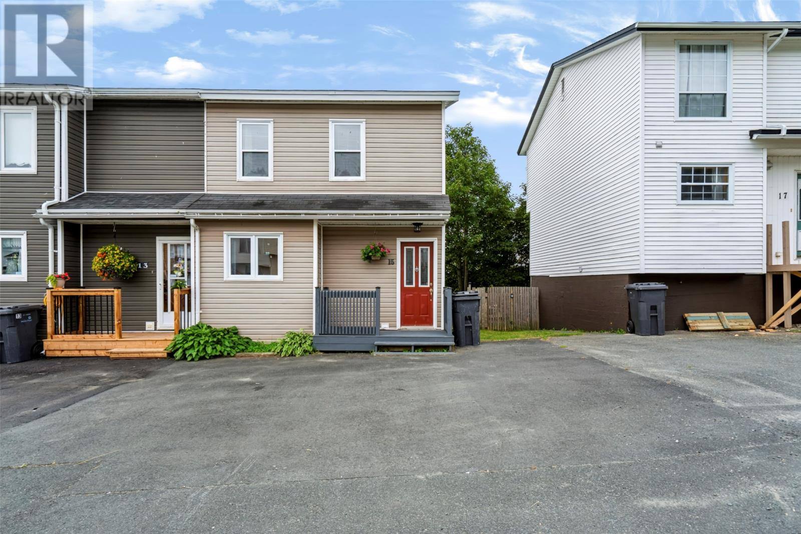 15 Farrell Drive, photo 2 of 24