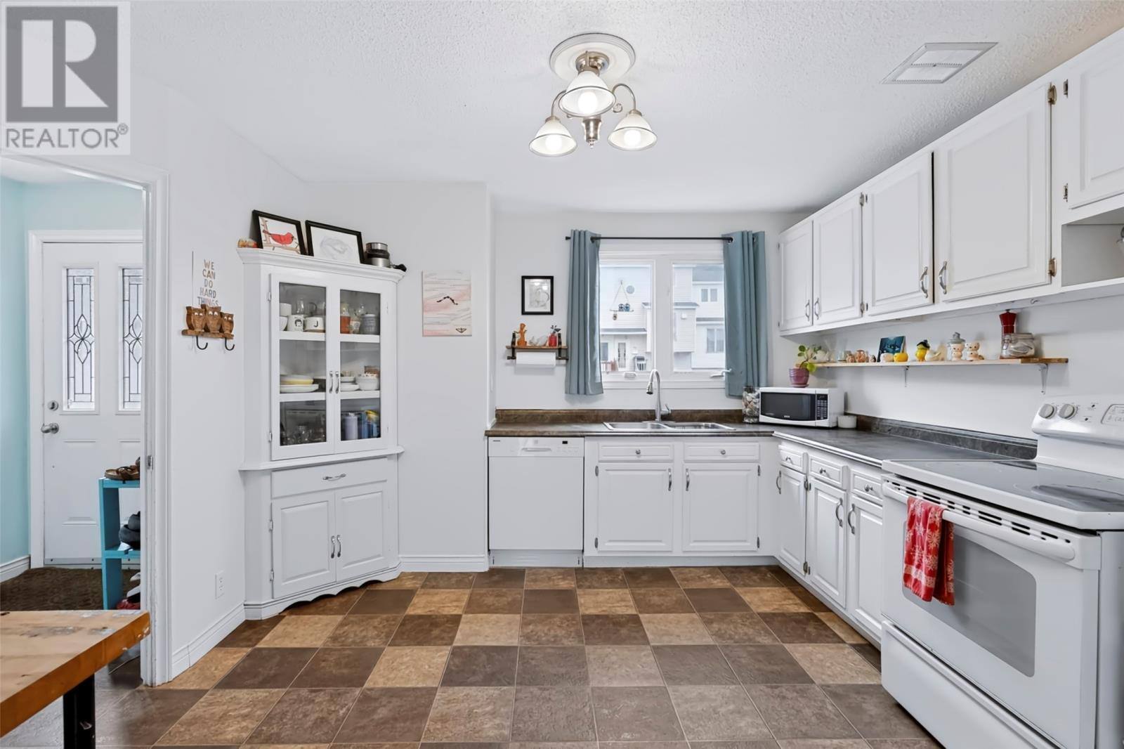 15 Farrell Drive, photo 5 of 24