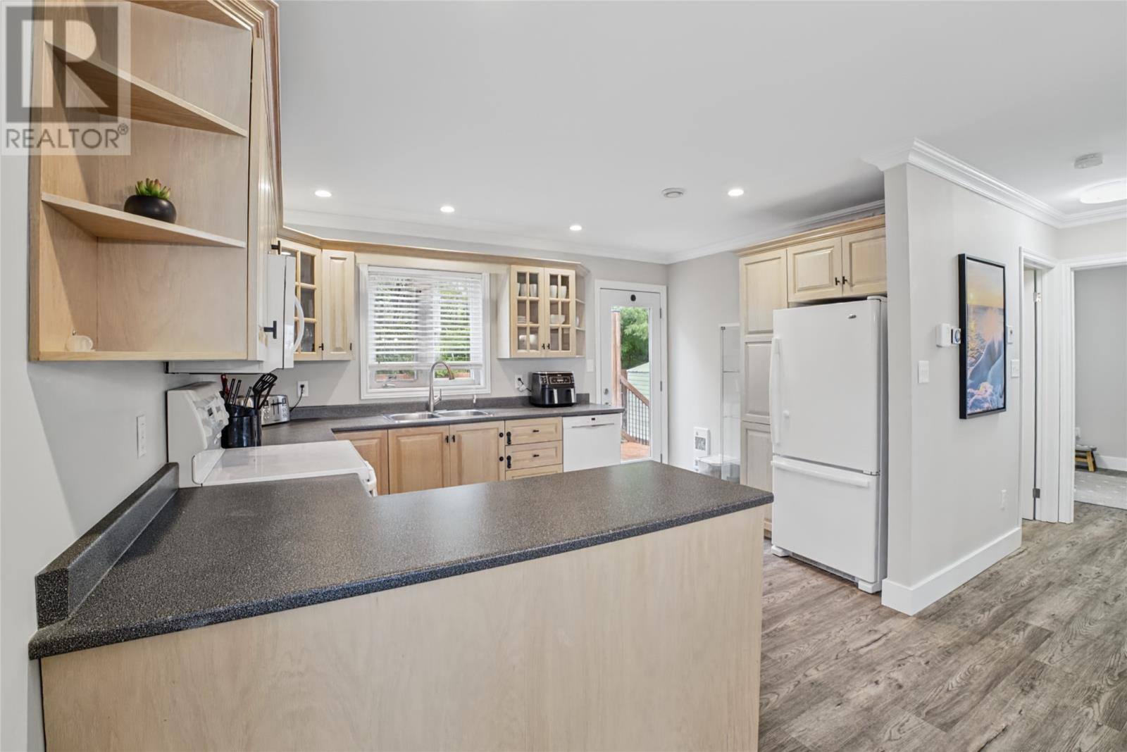 161 Lanark Drive, photo 12 of 39