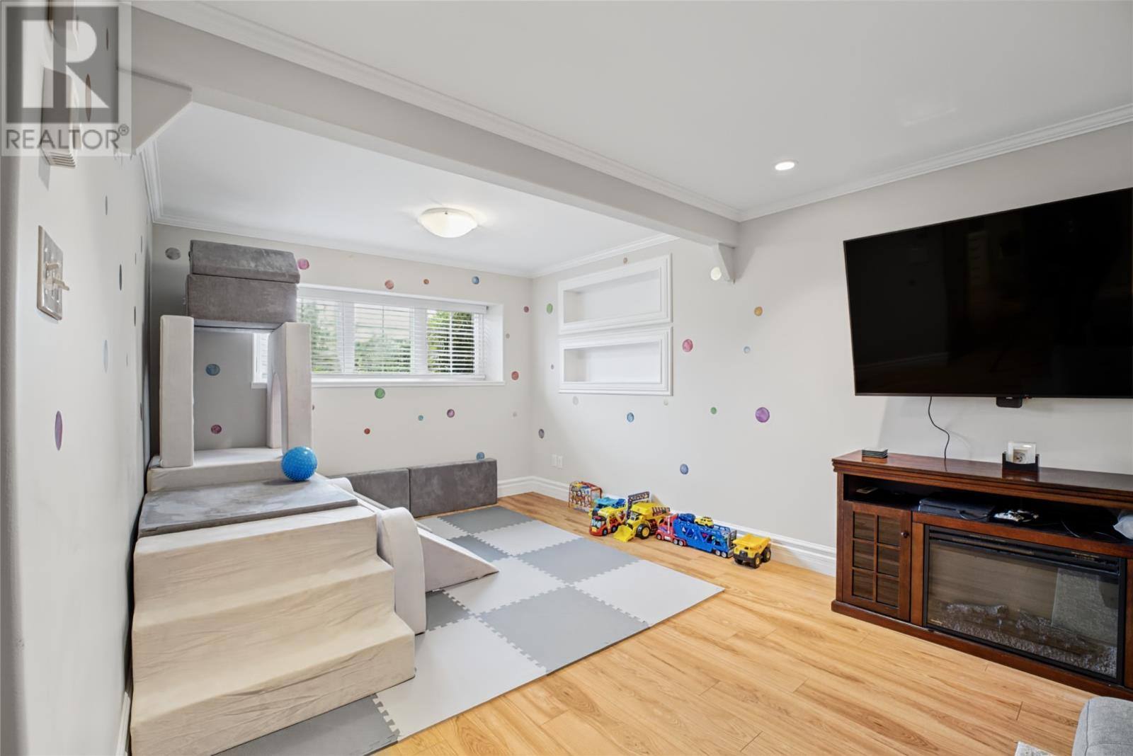161 Lanark Drive, photo 23 of 39