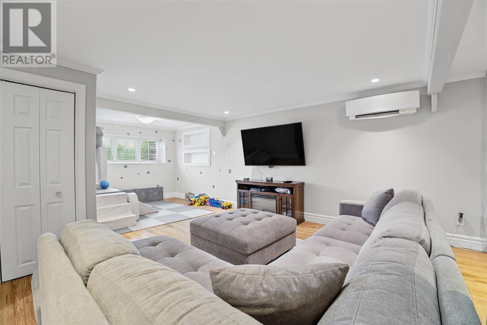 161 Lanark Drive, photo 24 of 39