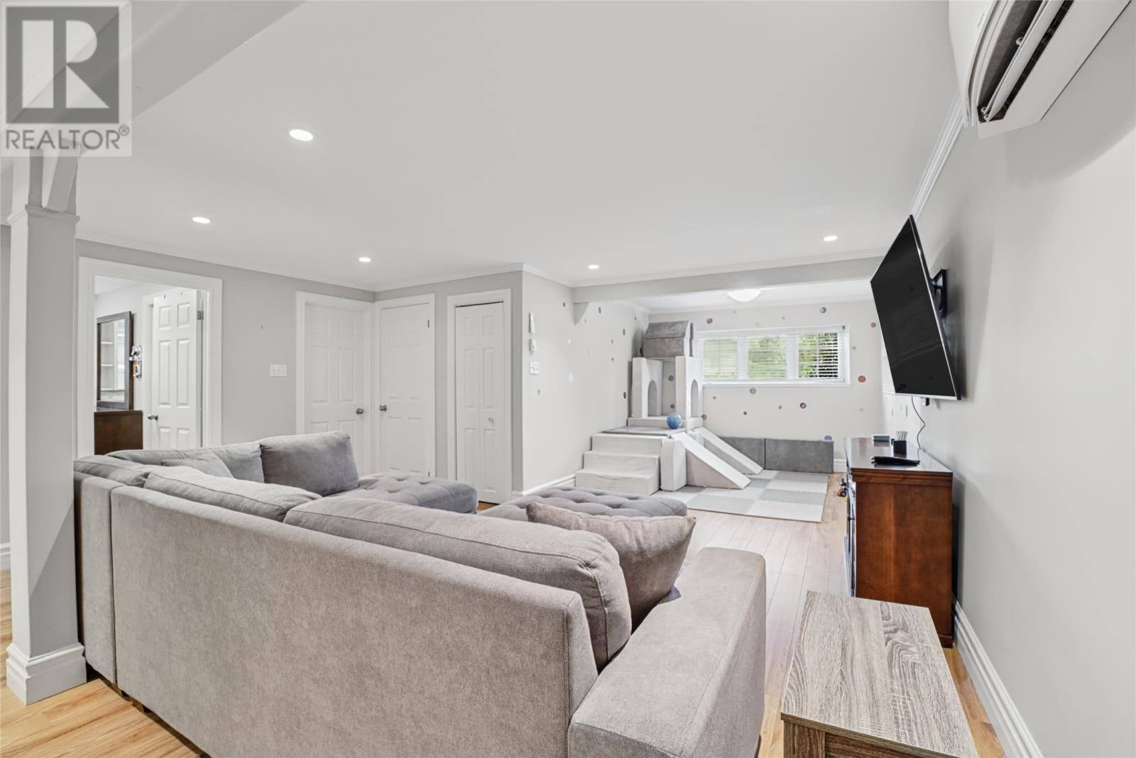 161 Lanark Drive, photo 25 of 39