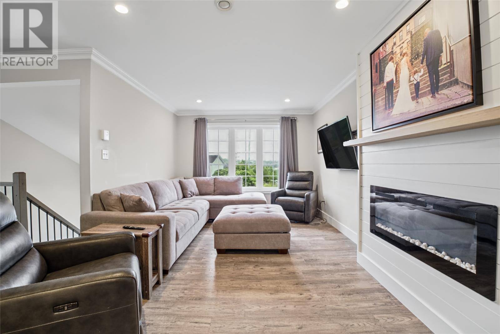 161 Lanark Drive, photo 6 of 39