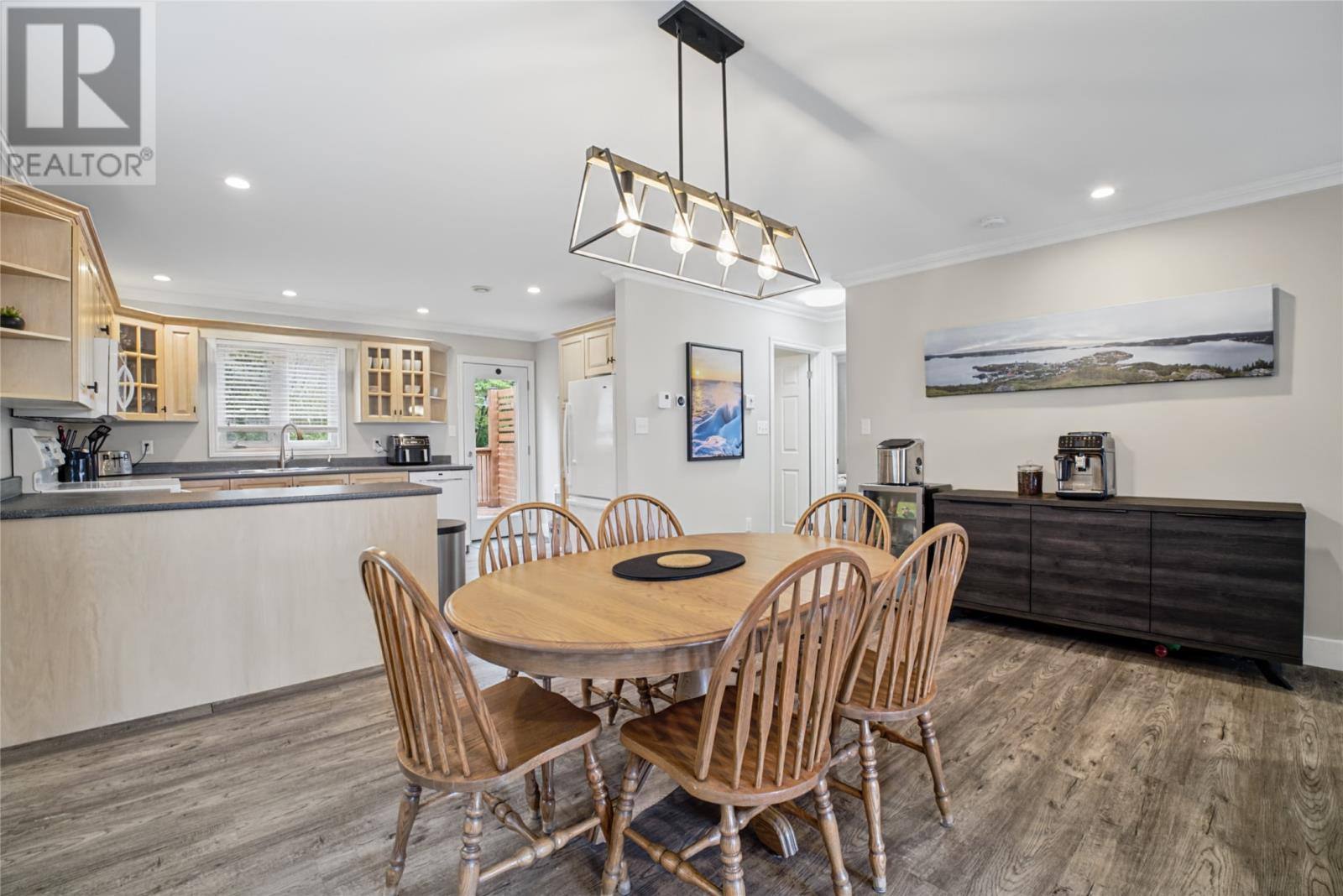 161 Lanark Drive, photo 9 of 39