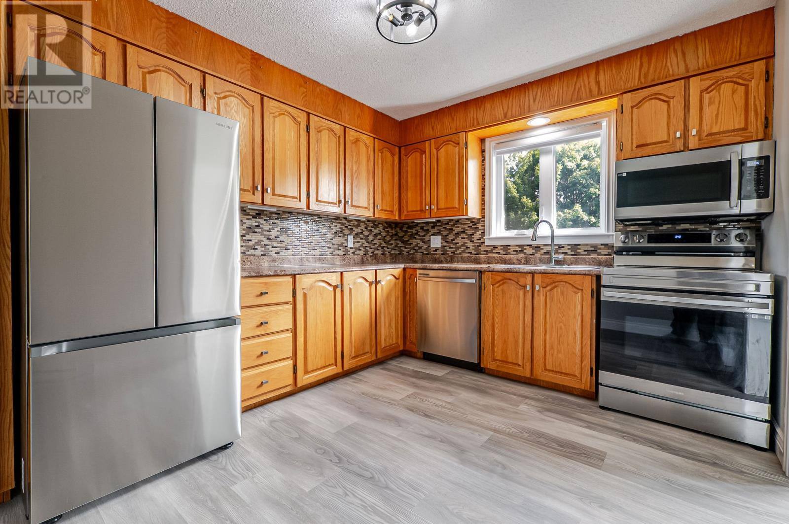 36 Moores Drive, photo 11 of 48
