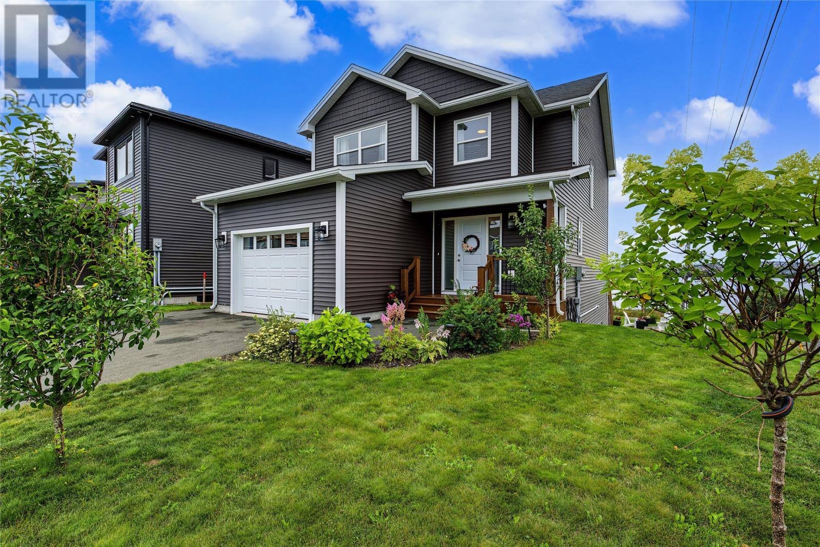 172 Lanark Drive, photo 2 of 31
