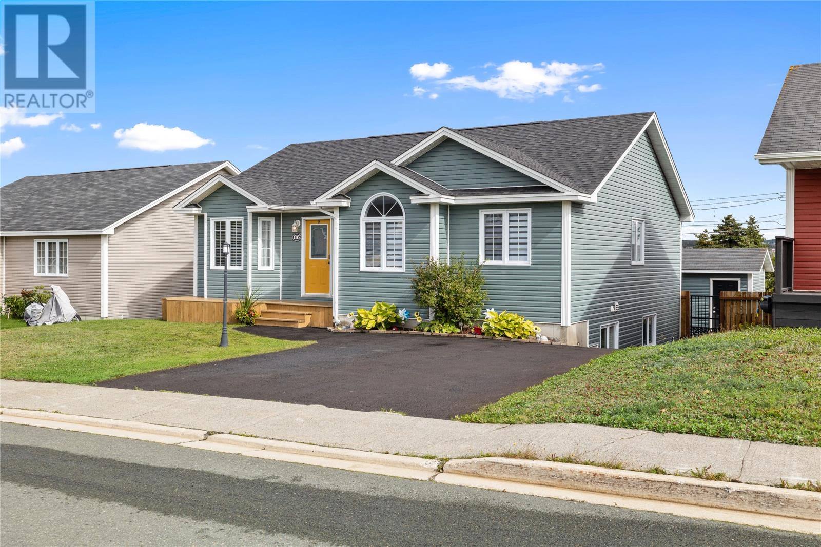 86 Hollyberry Drive, photo 1 of 37