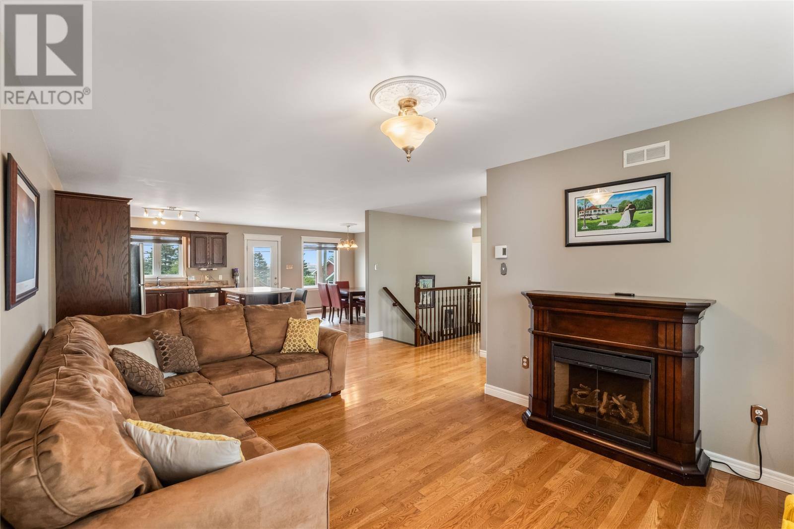 86 Hollyberry Drive, photo 11 of 37