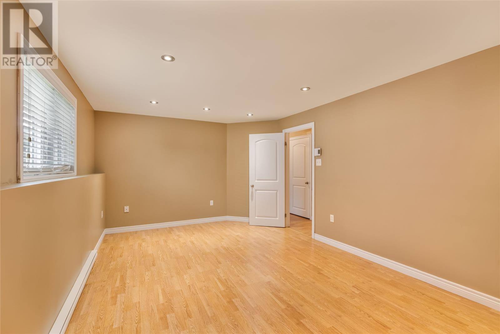 86 Hollyberry Drive, photo 26 of 37