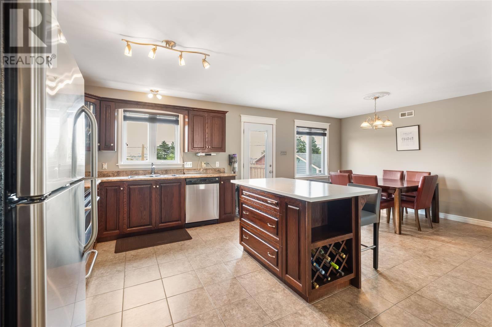 86 Hollyberry Drive, photo 3 of 37