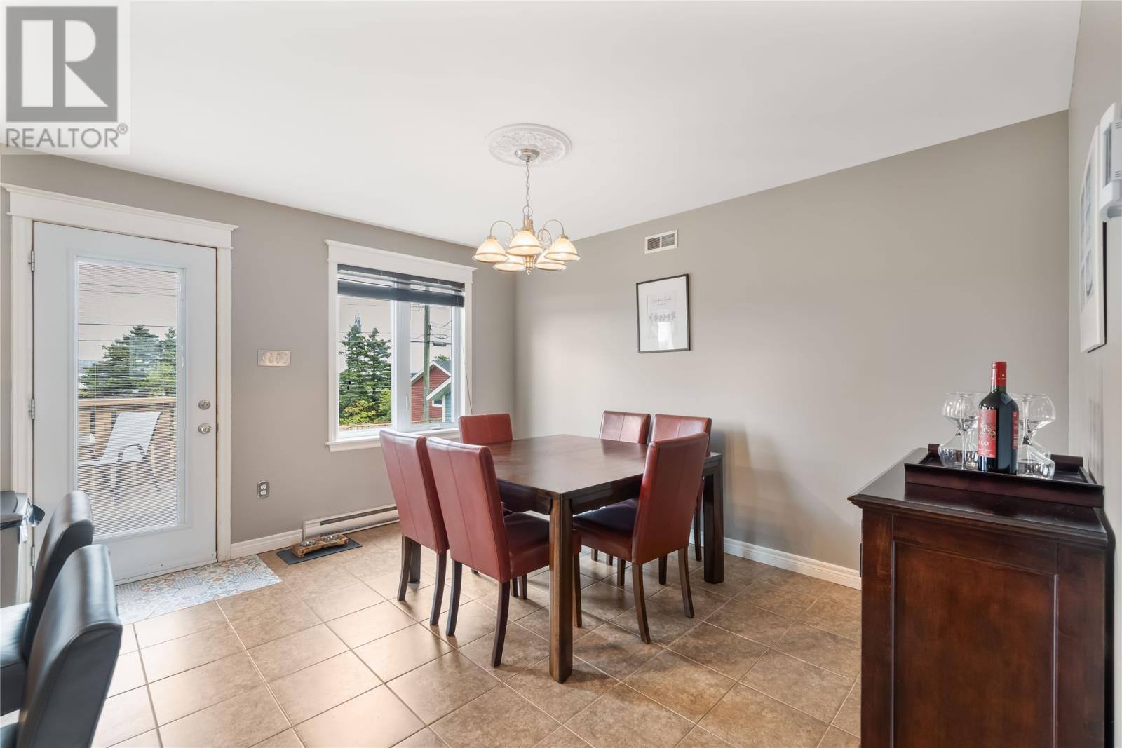 86 Hollyberry Drive, photo 5 of 37